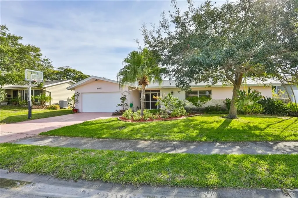 9023 Saint Andrews Drive Seminole FL 33777
