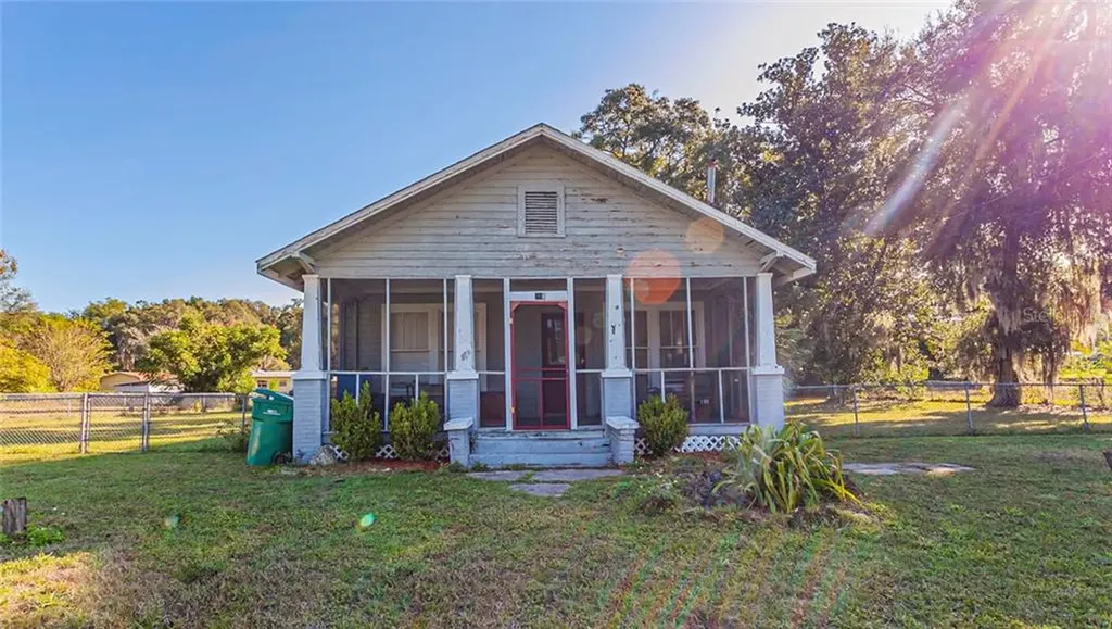 706 N Warfield Avenue Wildwood FL 34785