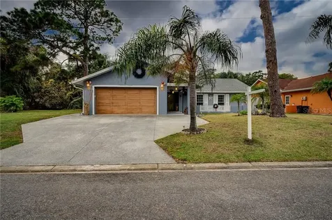 9882 Pine Lake Trail St Petersburg FL 33708