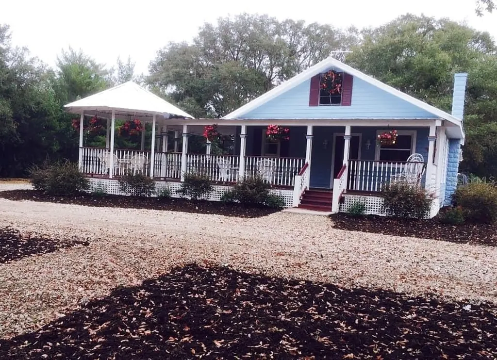 300 N Rhodes Street Mount Dora FL 32757