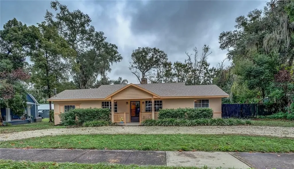 416 N Simpson Street Mount Dora FL 32757
