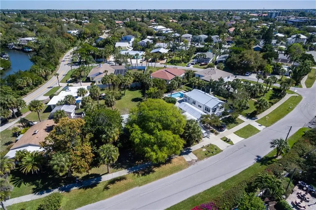 615 Calle Del Otono Sarasota FL 34242