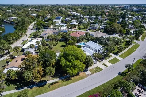 615 Calle Del Otono Sarasota FL 34242