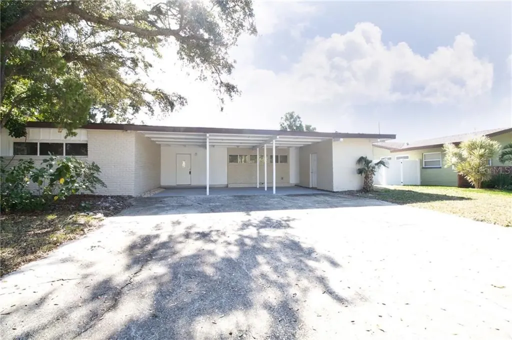 6830 11th Avenue N St Petersburg FL 33710