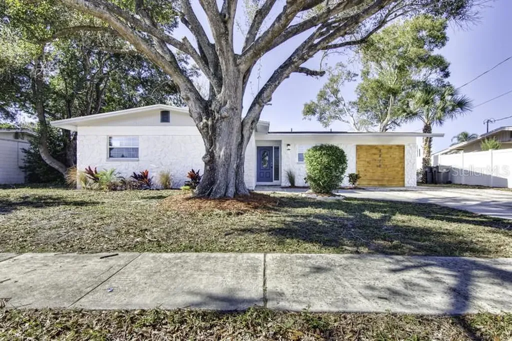5810 Liverpool Drive Tampa FL 33615