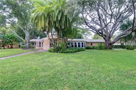 5815 Bahama Shores Drive S St Petersburg FL 33705