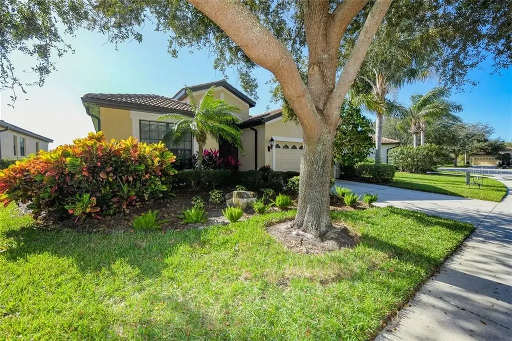 8114 Stirling Falls Circle Sarasota FL 34243