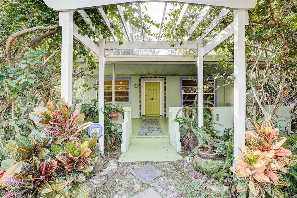 2998 Oak Street Sarasota FL 34237