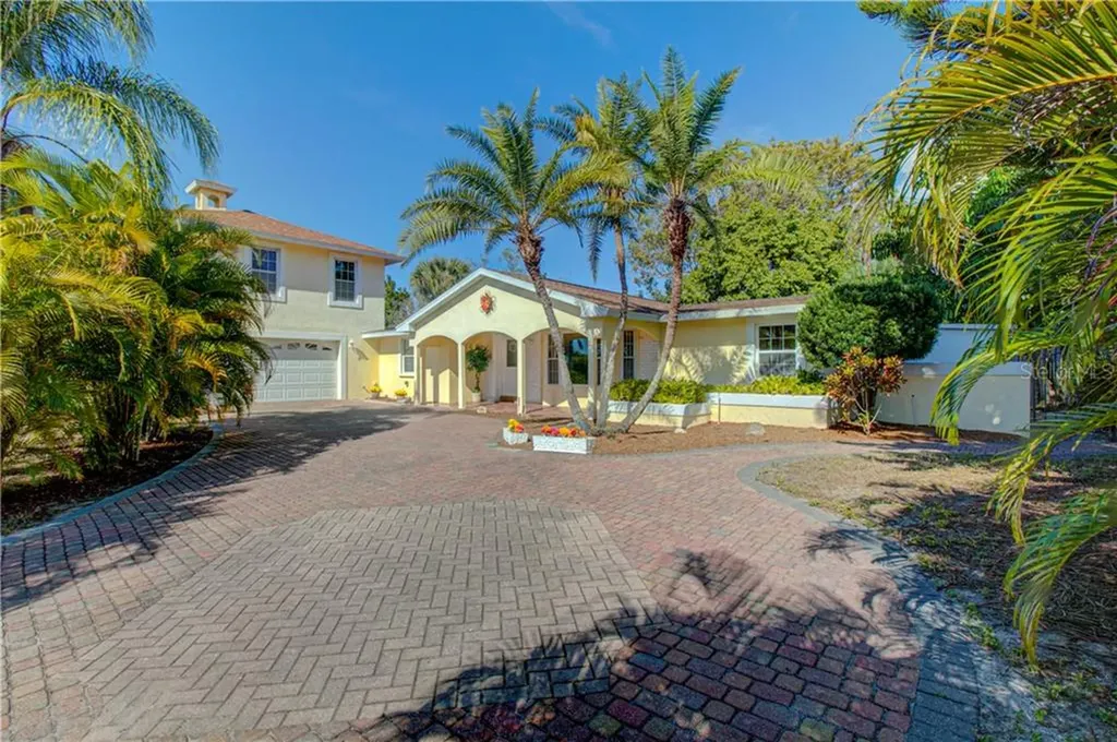 7833 Holiday Drive Sarasota FL 34231