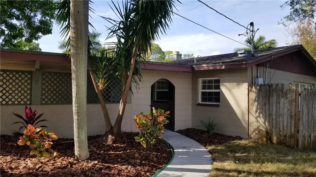 1537 Delaware Avenue NE St Petersburg FL 33703