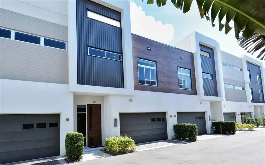 207 Cosmopolitan Court Sarasota FL 34236