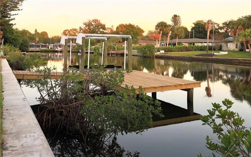 4891 Shore Acres Boulevard NE St Petersburg FL 33703