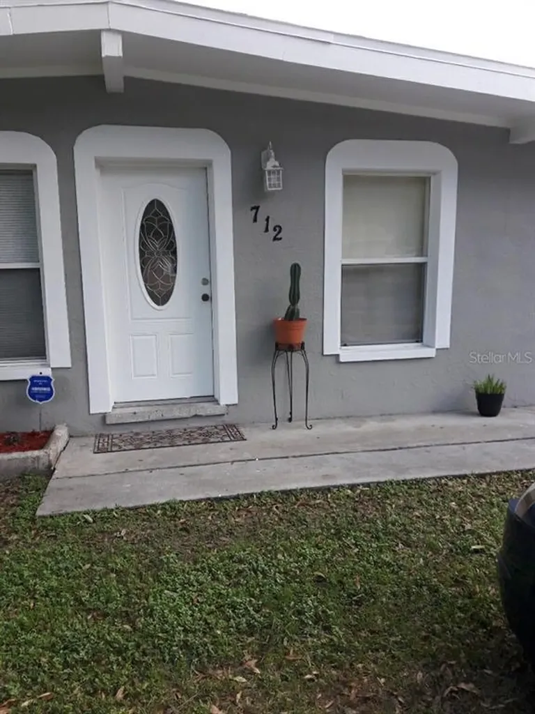 712 W Country Club Drive Tampa FL 33612