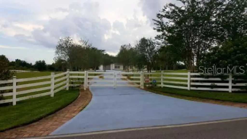 805 Horseshoe Creek Road Davenport FL 33837
