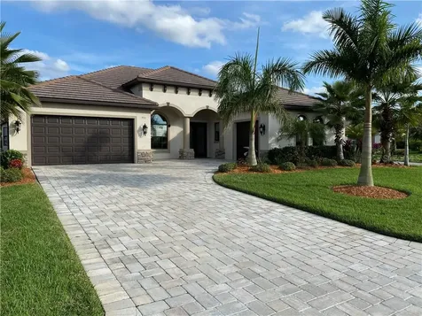 933 145th Street Circle NE Bradenton FL 34212