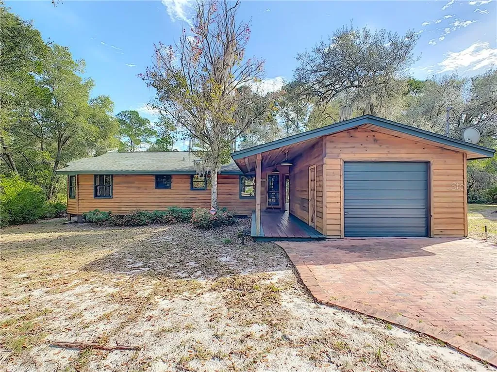 26334 Fishermans Road Paisley FL 32767