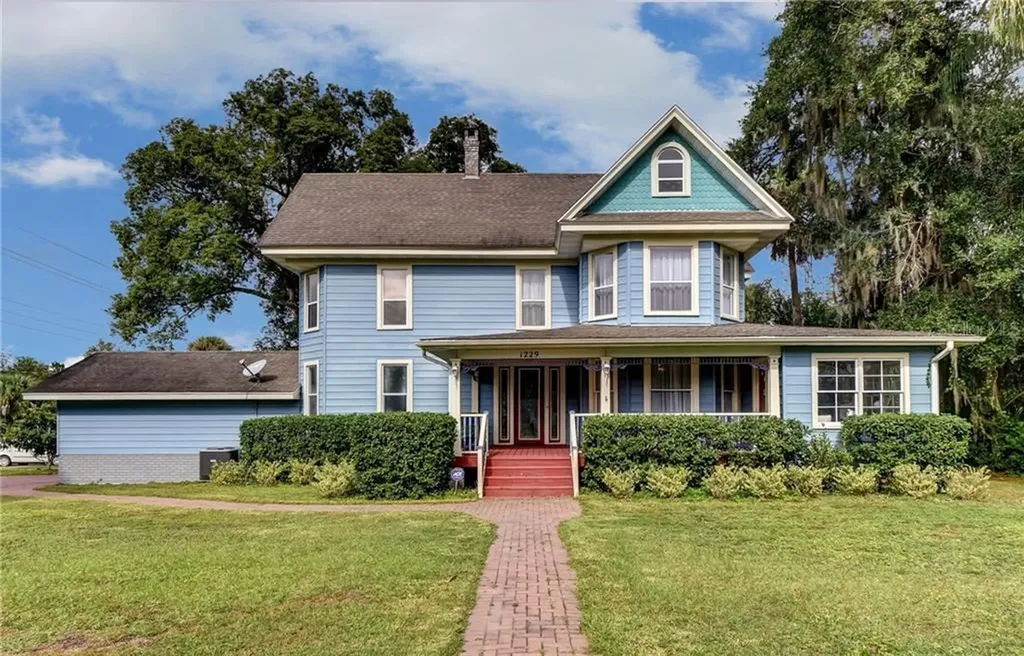 1229 W New York Avenue Deland FL 32720