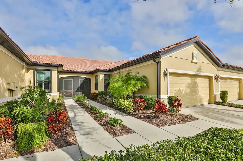 321 Bluewater Falls Court Apollo Beach FL 33572