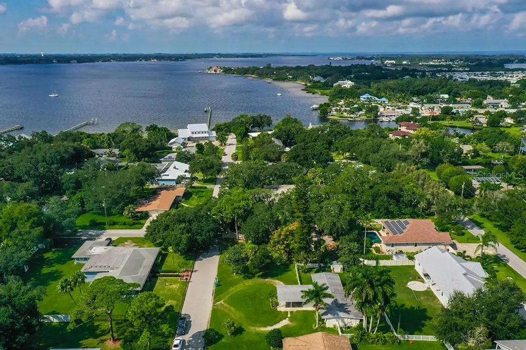 2112 7th Street W Palmetto FL 34221
