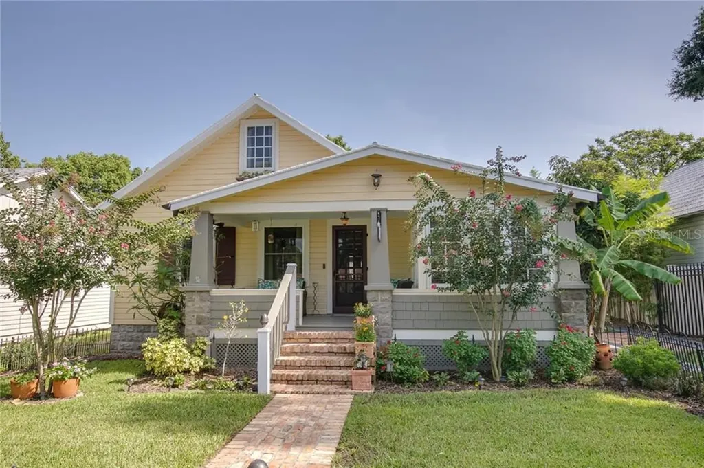 435 E 6th Avenue Mount Dora FL 32757