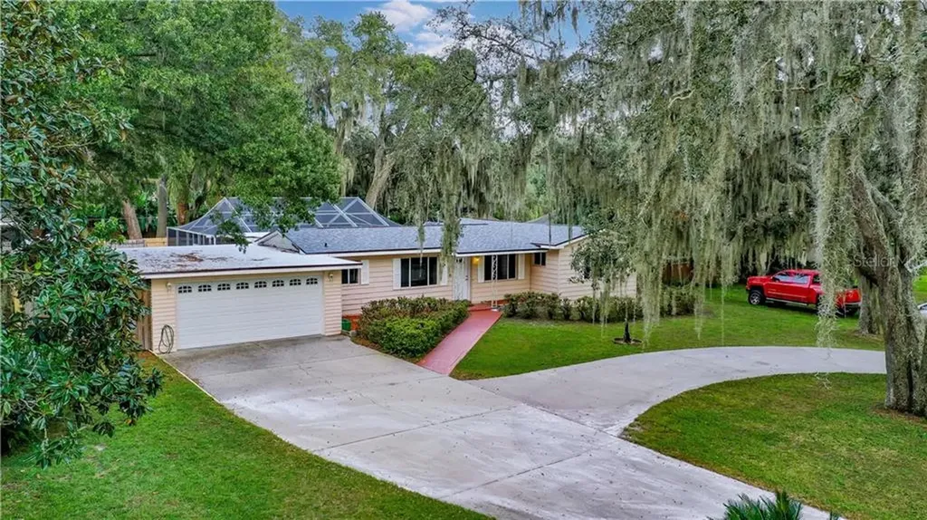 210 S Burlingame Avenue Temple Terrace FL 33617