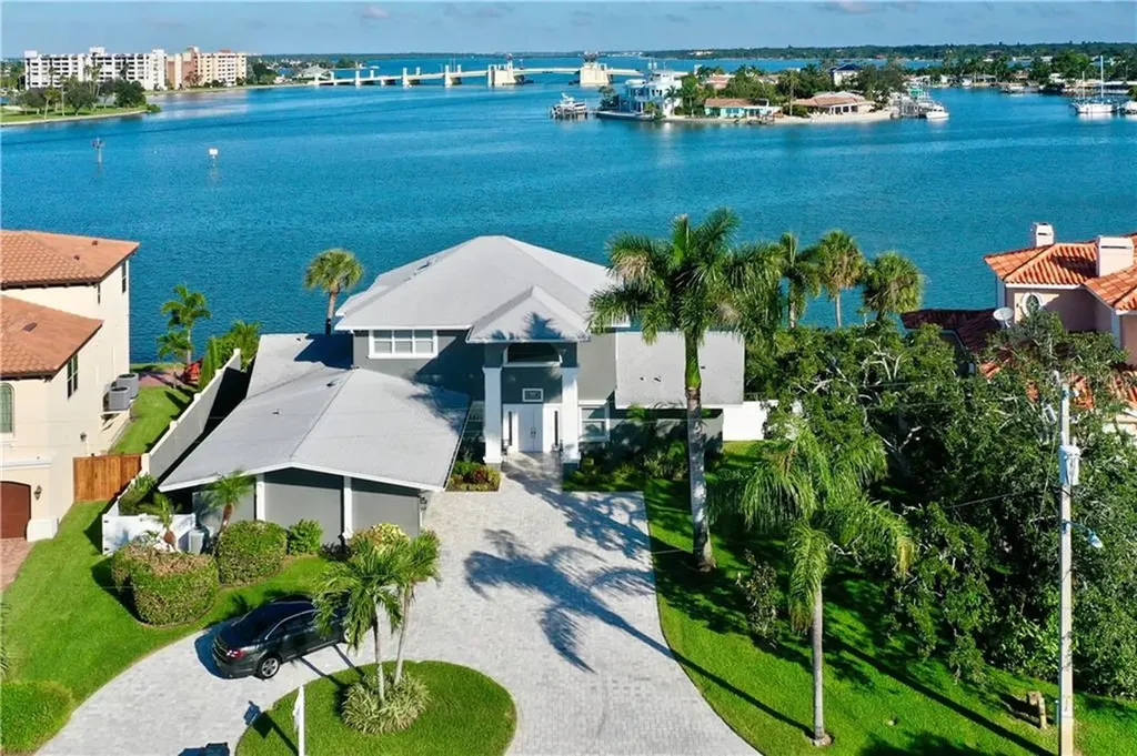 7965 9th Avenue S St Petersburg FL 33707