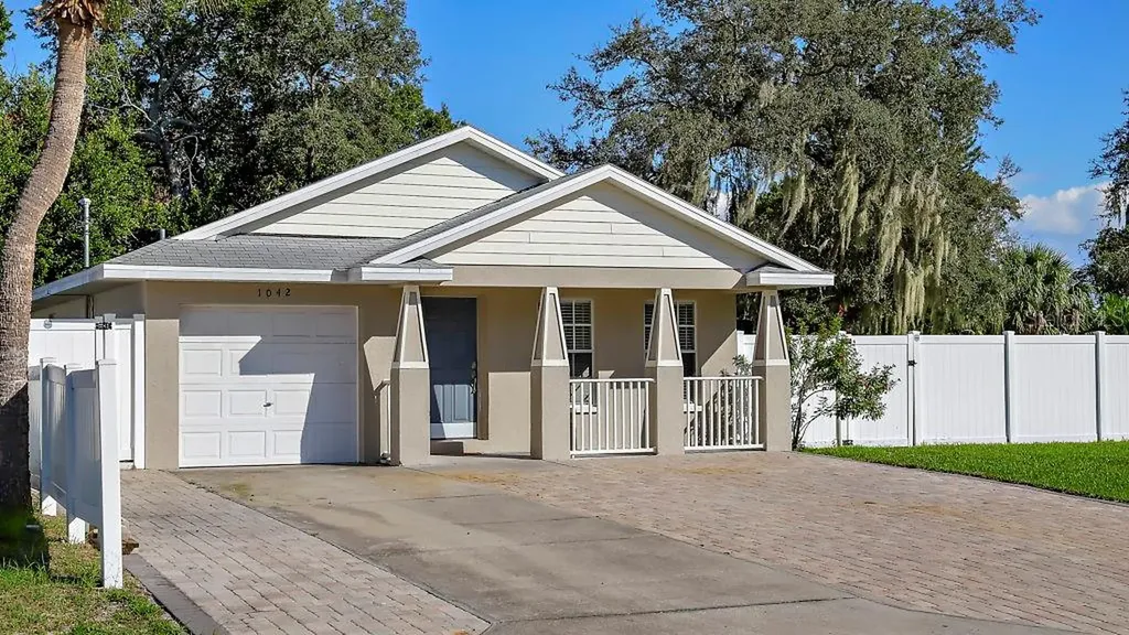 1042 Brookwood Court S St Petersburg FL 33707