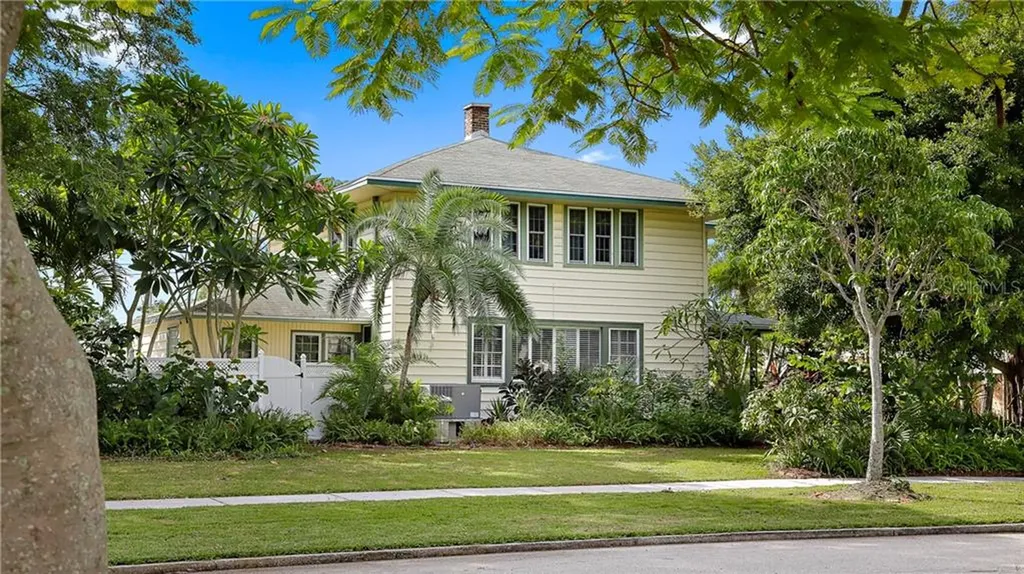 330 42nd Avenue S St Petersburg FL 33705