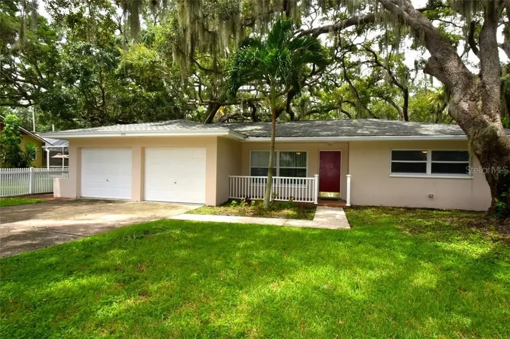 246 Garden Circle N Dunedin FL 34698