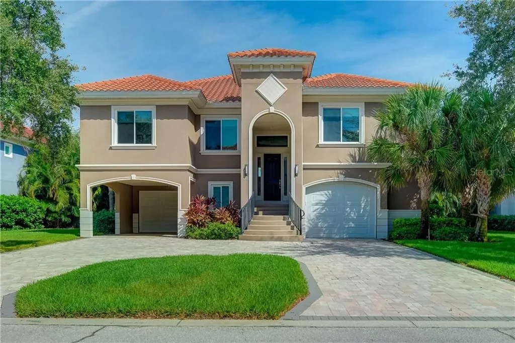 16 Bayfront Court S St Petersburg FL 33711