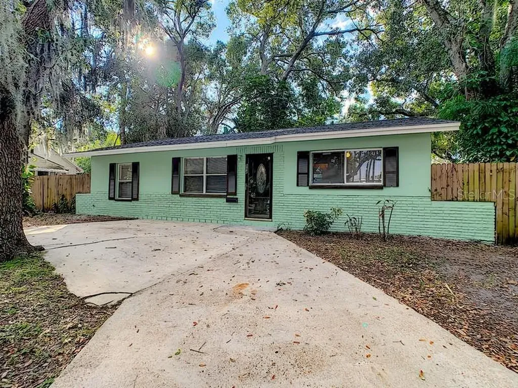 864 35th Avenue S St Petersburg FL 33705