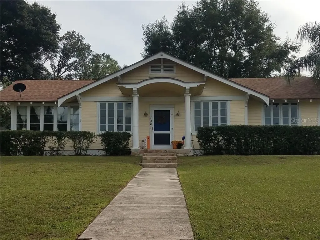 702 Carlton Avenue Lake Wales FL 33853