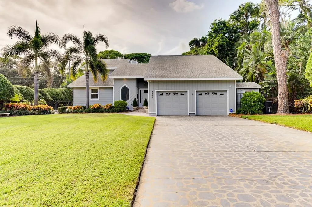 7227 Williams Drive S St Petersburg FL 33705