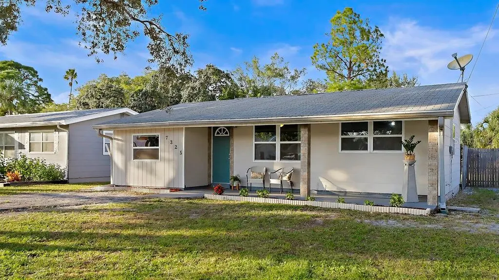7325 43rd Avenue N St Petersburg FL 33709