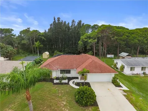 1862 Neptune Drive Englewood FL 34223