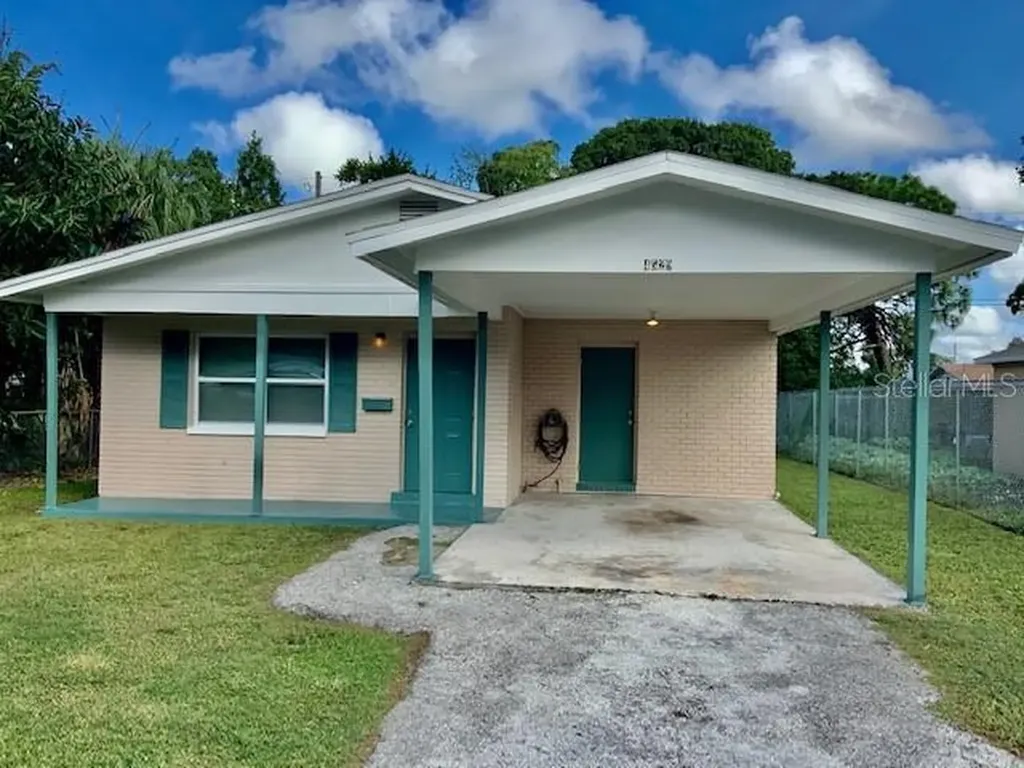 4529 10th Avenue S St Petersburg FL 33711