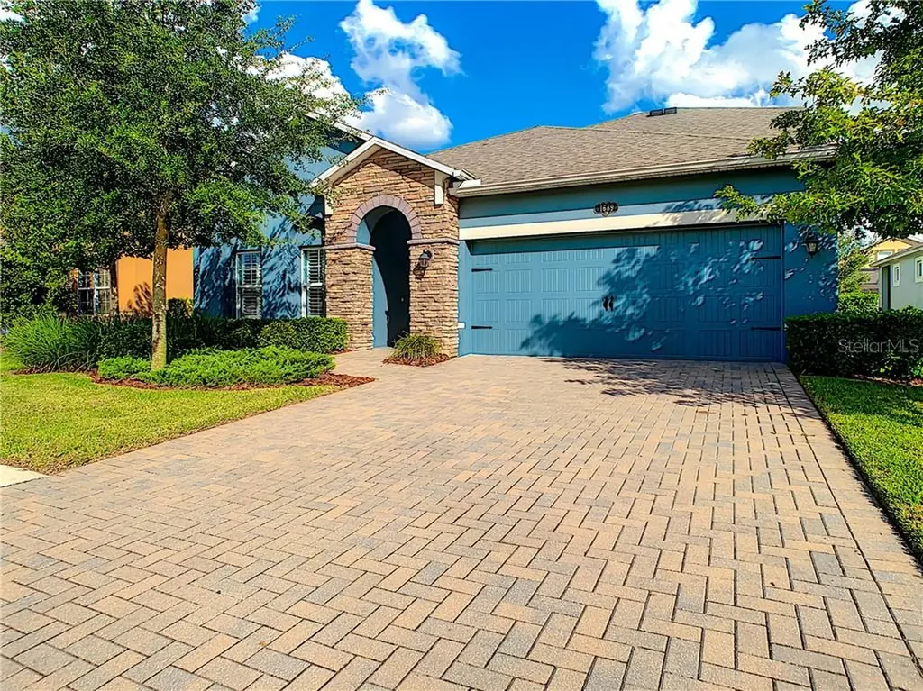 1689 Feather Grass Loop Lutz FL 33558
