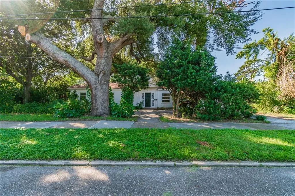 6358 Bahama Shores Drive S St Petersburg FL 33705