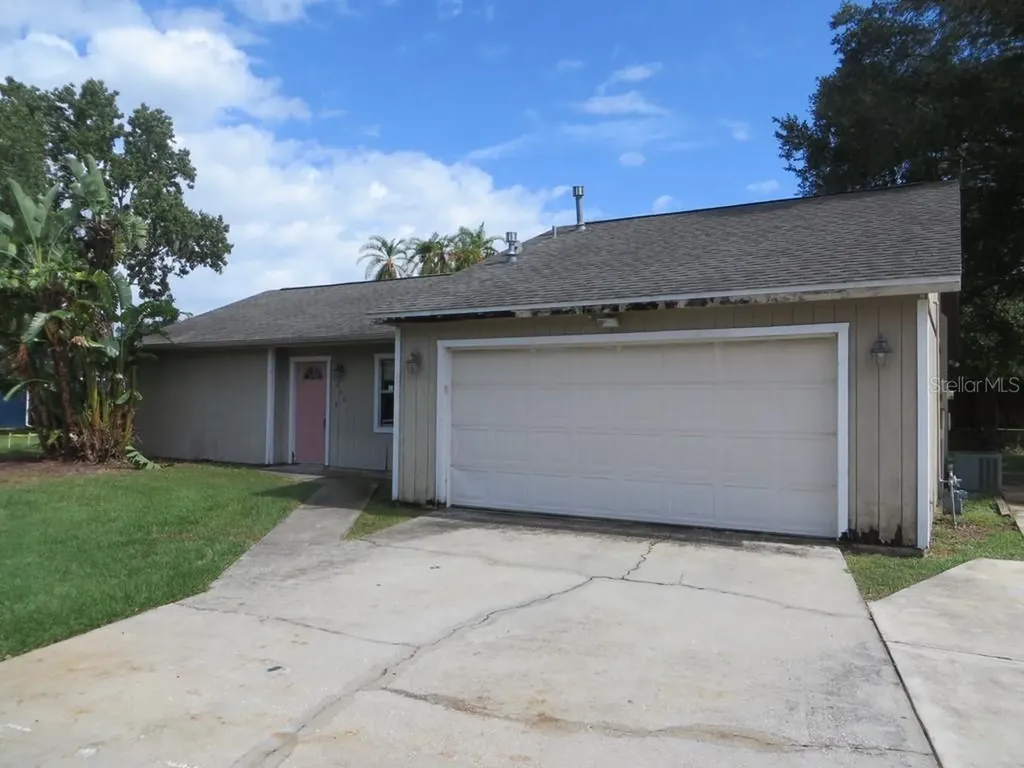 7605 Tuttle Avenue Sarasota FL 34243