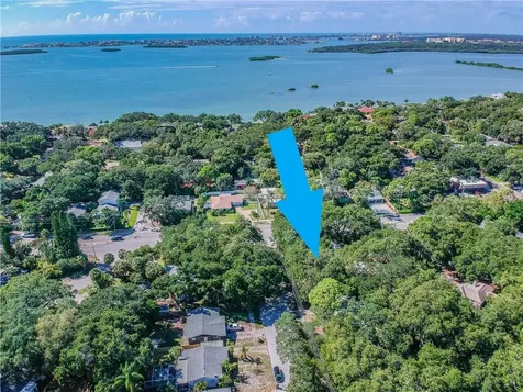 8163 26th Avenue N St Petersburg FL 33710