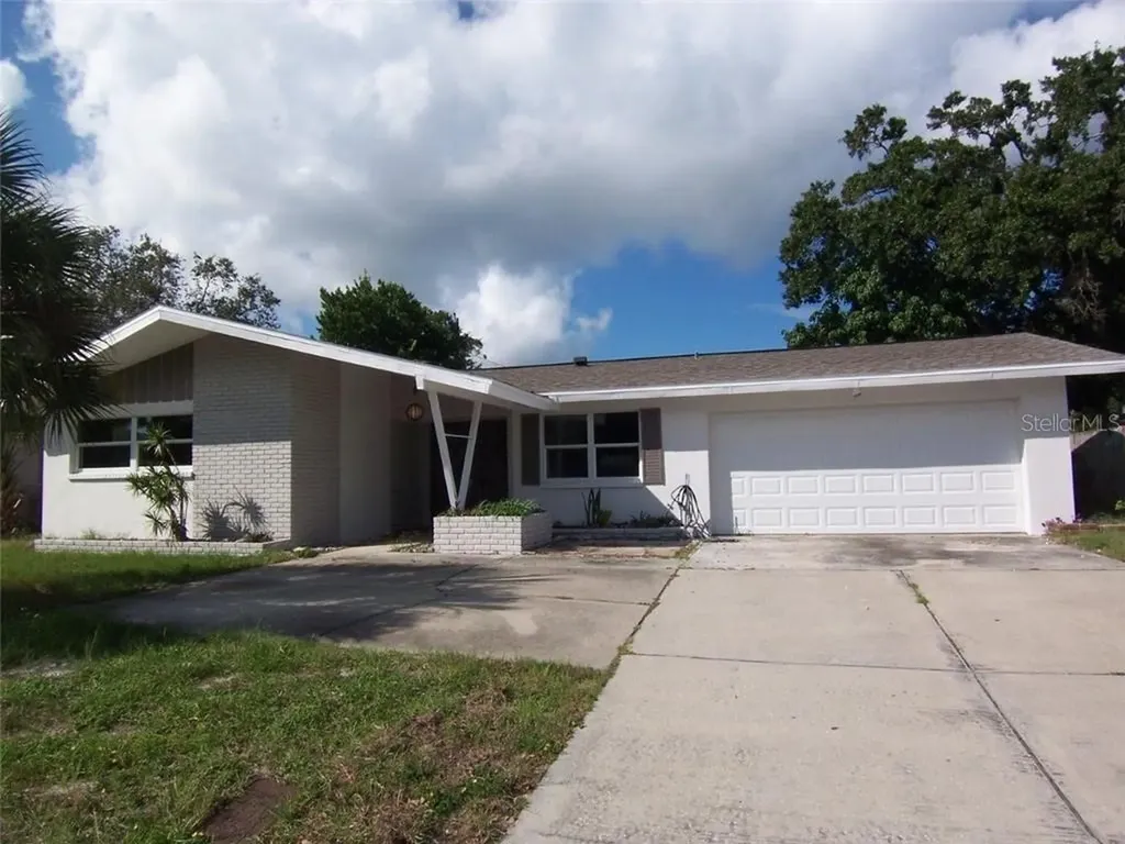 2076 N Keene Road Clearwater FL 33755