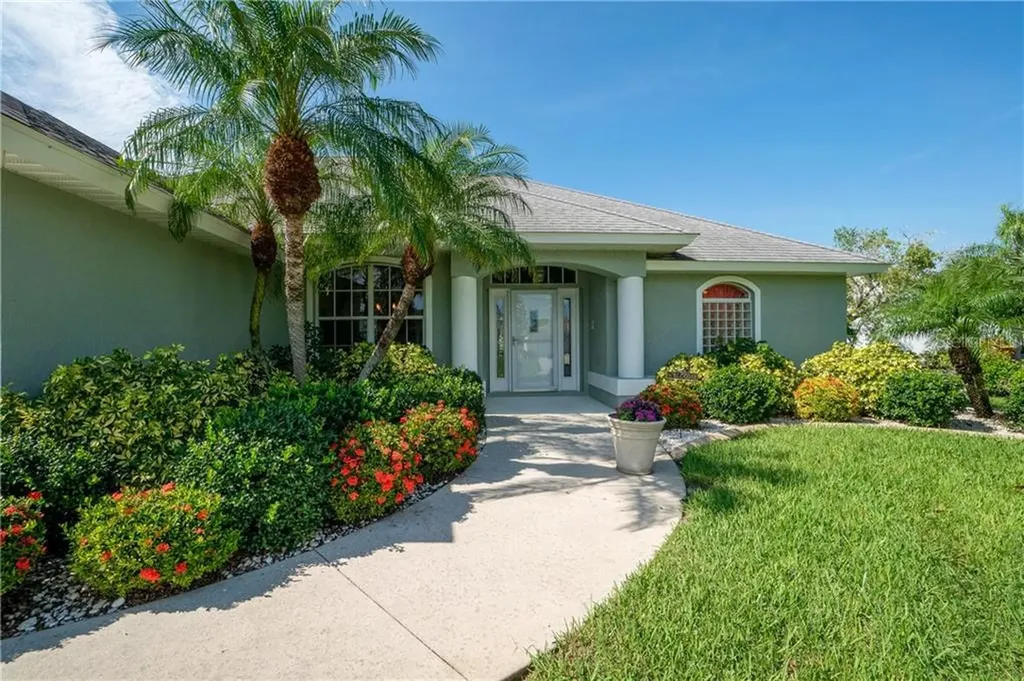 31 Bunker Court Rotonda West FL 33947