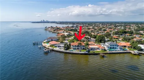 2006 Carolina Circle NE St Petersburg FL 33703