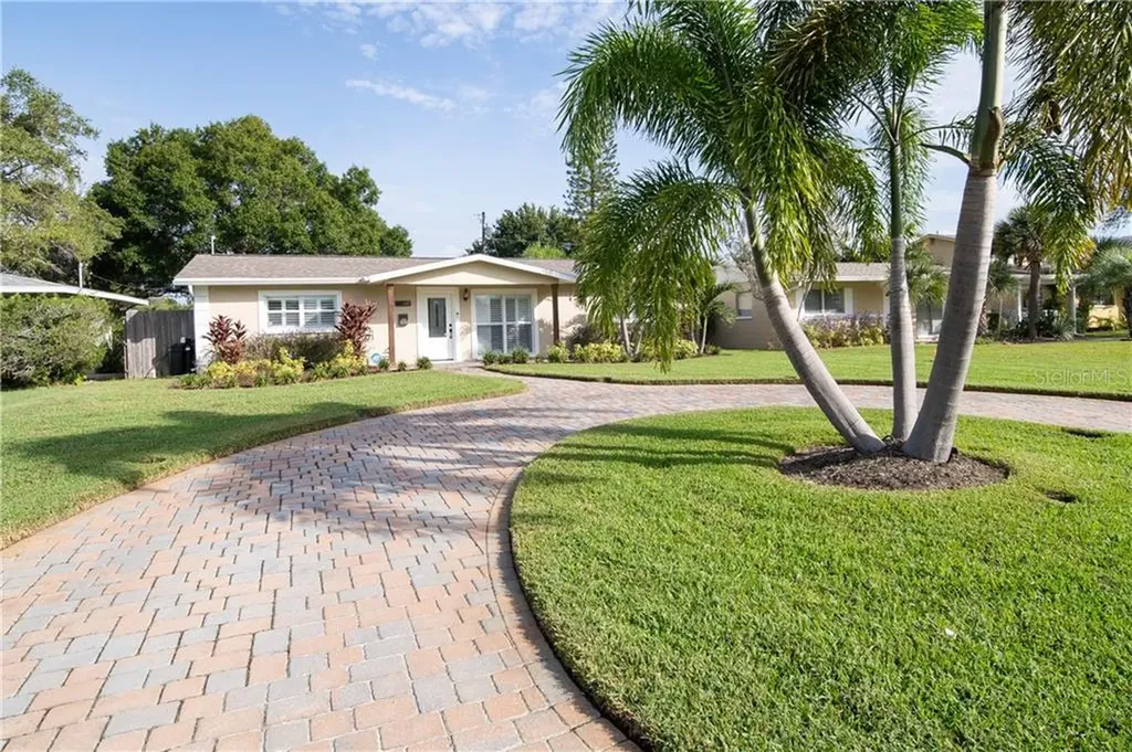 461 42nd Avenue NE St Petersburg FL 33703