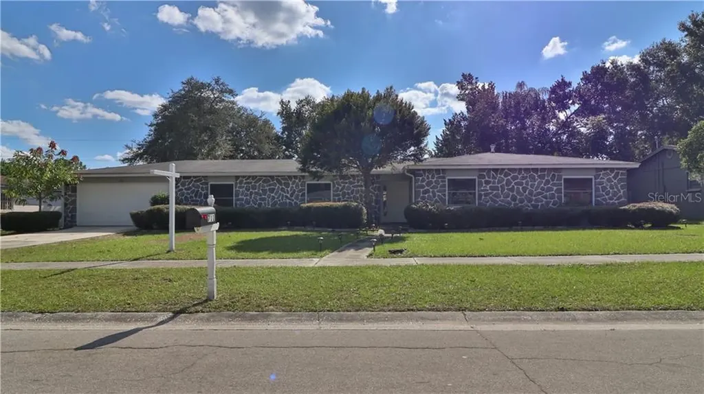 711 Village Place Brandon FL 33511