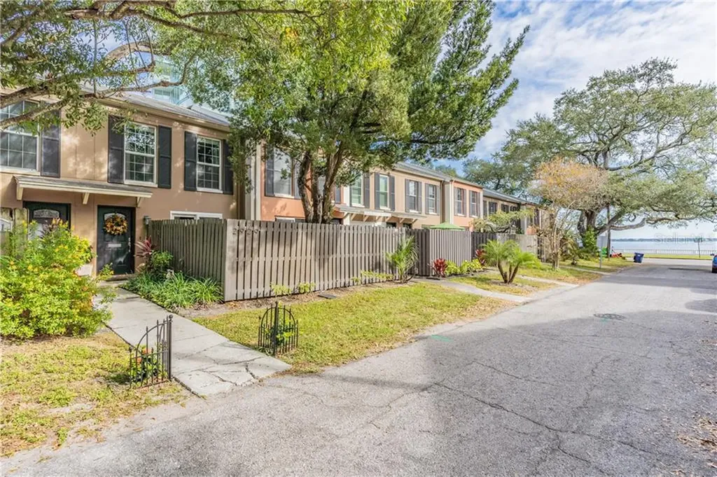 2929 W Santiago Street Tampa FL 33629