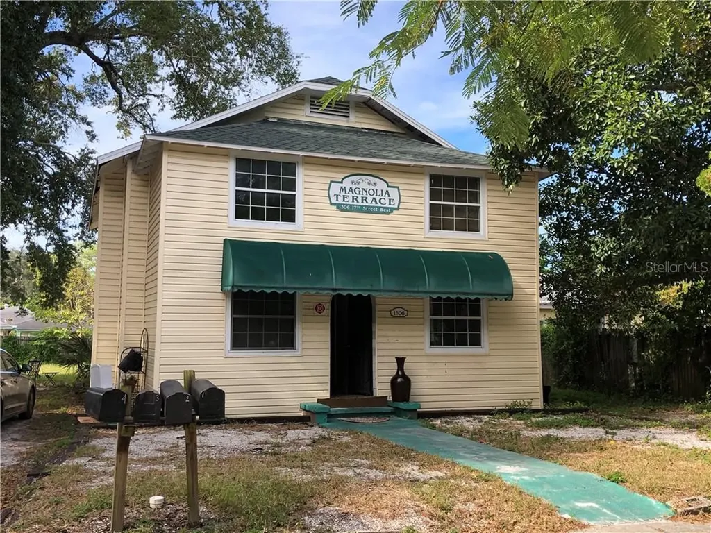 1306 17th Street W Bradenton FL 34205