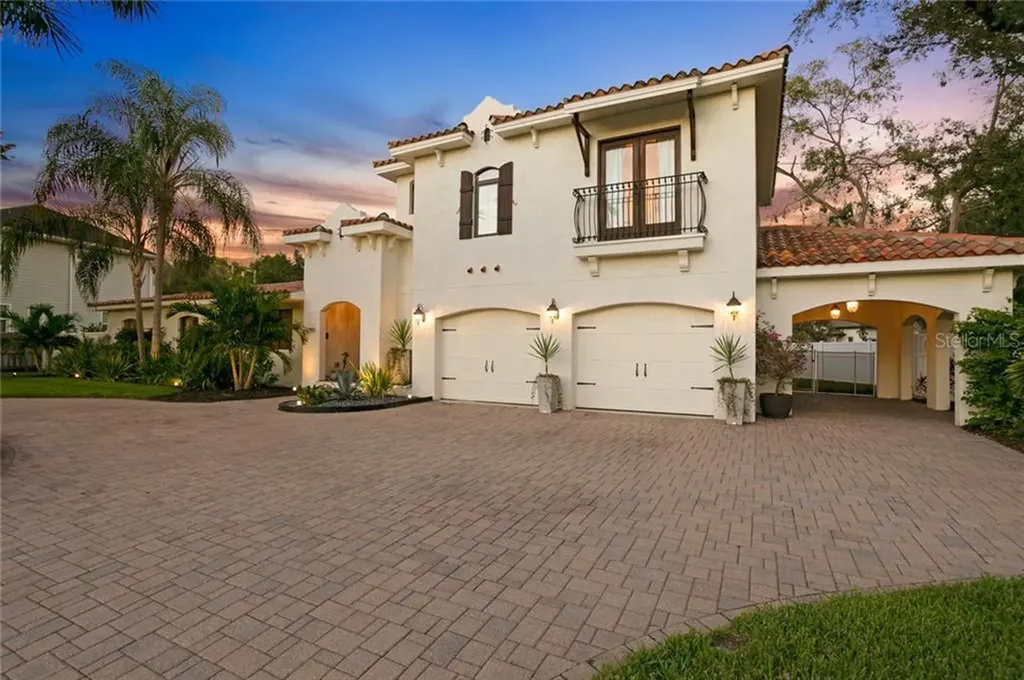 1359 Monterey Boulevard NE St Petersburg FL 33704
