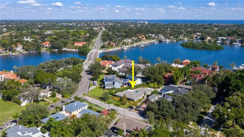 2017 Poplar Street NE St Petersburg FL 33704