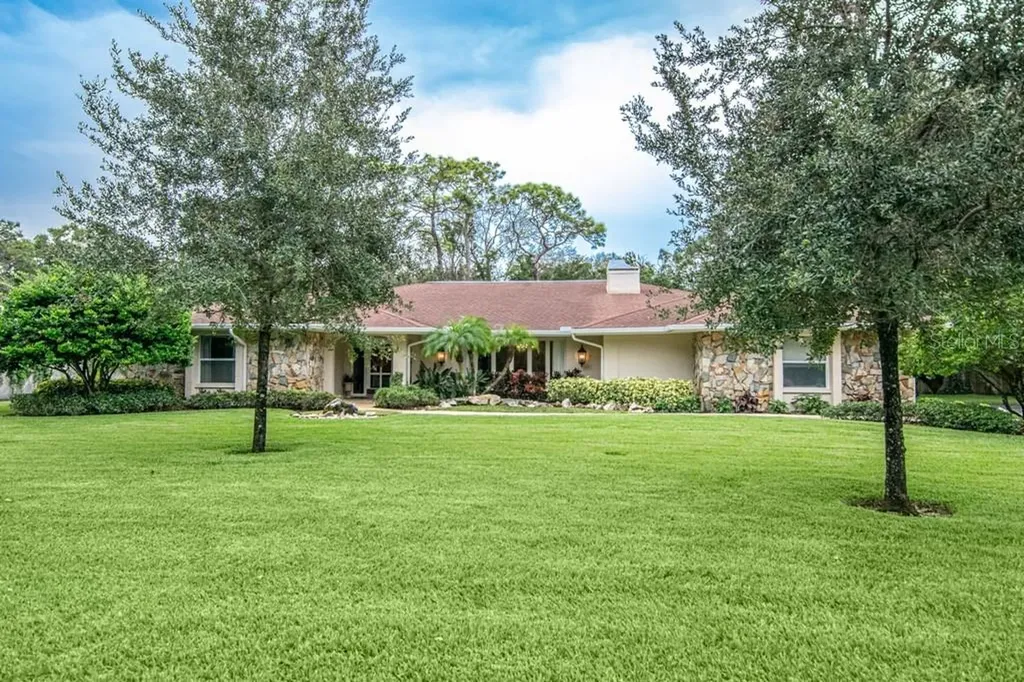 1811 Oak Creek Drive Dunedin FL 34698